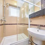 Daire Andrea Mit Stadtblick By Interhome