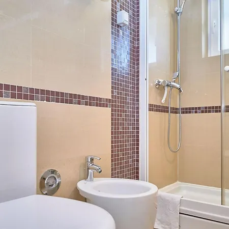 아파트 Andrea Mit Stadtblick By Interhome