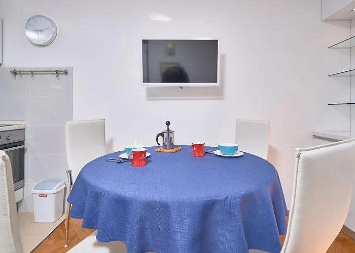 Andrea Mit Stadtblick By Interhome Apartamento