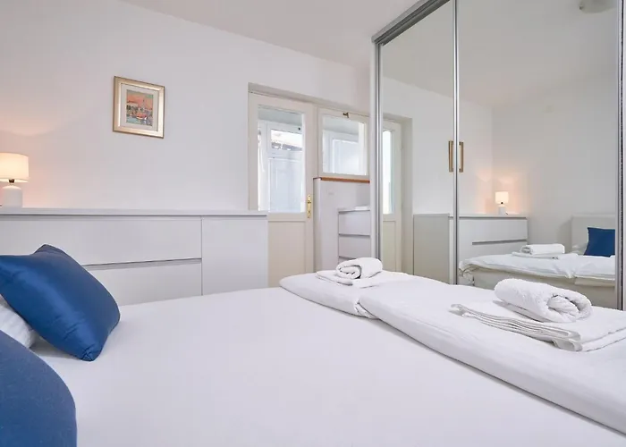 Andrea Mit Stadtblick By Interhome Apartment