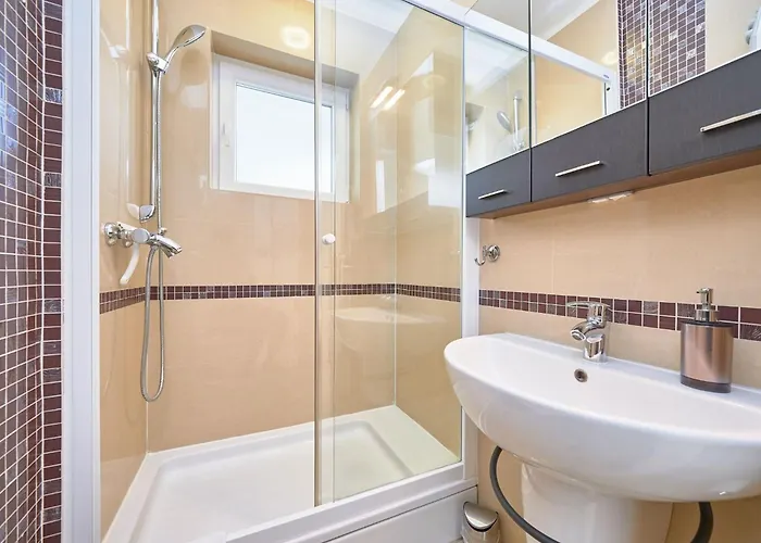 Apartamento Andrea Mit Stadtblick By Interhome